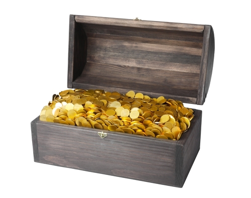 Open,Treasure,Chest,With,Gold,Coins,Isolated,On,White