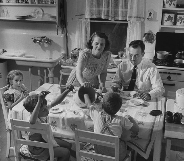 1940s-MiddleClassFamily