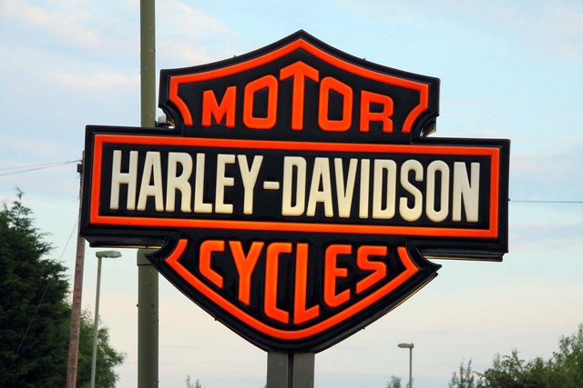 Harley-Davidson_sign_in_Wootton_-_geograph.org.uk_-_1372894